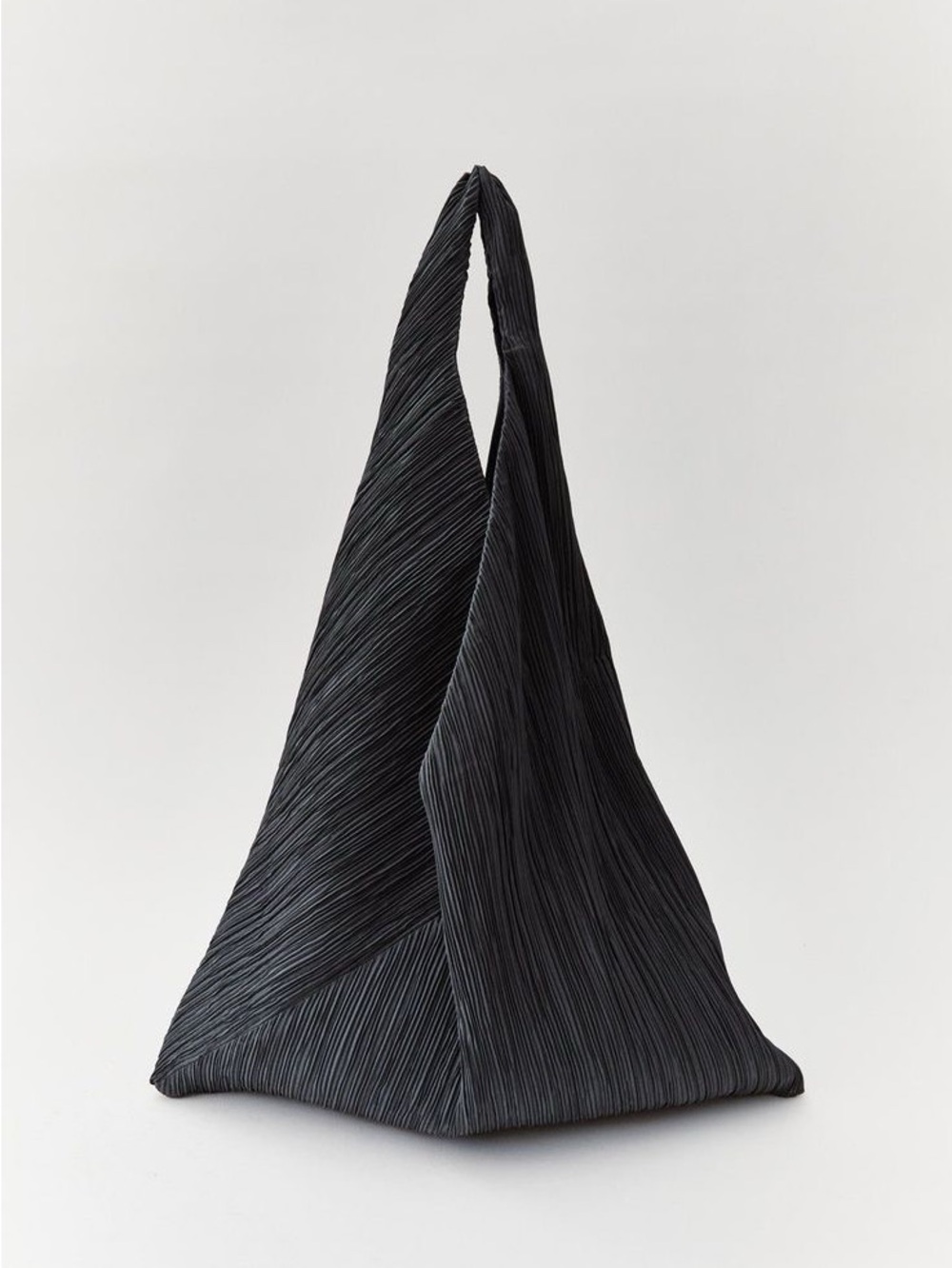Minimalist Pleated Oversized Shoulder Bag - Picture 5 of 6
